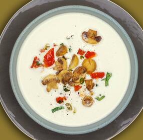 Low-Carb-Käsesuppe mit gebratenen Pilzen