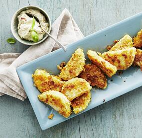 Knusprig panierte Kohlrabi-Schnitzel mit Basilikumquark