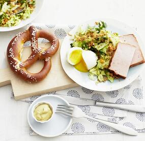 Krautsalat mit Leberkäse
