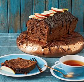 Saftiger Schoko-Gewürzkuchen mit Äpfeln
