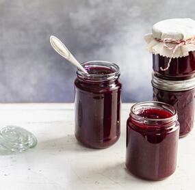 Glühweinkonfitüre mit Waldbeerfruchtmischung