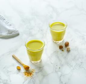 Goldene Milch mit Kurkuma