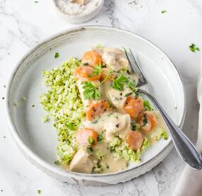 Low-Carb-Hühnerfrikassee mit Brokkoli-Blumenkohl-Reis