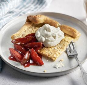 Ofenpfannkuchen mit Portweinpflaumen