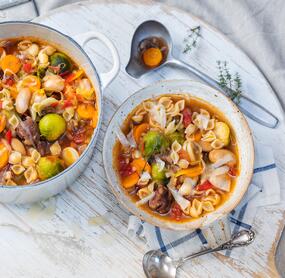 Gesunde Winter-Minestrone mit Rosenkohl