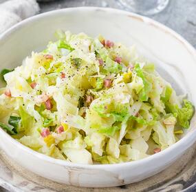 Cremiger Rahmwirsing mit Speck