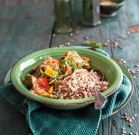„Dinkel wie Reis“ mit Ratatouille und Tomatensoße