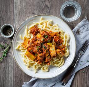 Schnelles Hähnchengulasch mit Spätzle