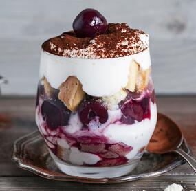 Kirsch-Tiramisu mit Marzipan