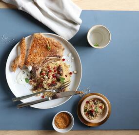 Dukkah-Kotelett mit Couscous und Minzjoghurt