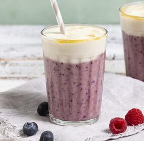 Beeren-Smoothie mit Haferflocken