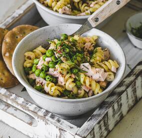 Nudelsalat mit veganer Fleischwurst