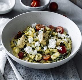 One-Pot-Pasta mit Hähnchen und Feta