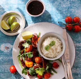 Rinderfilet mit Bohnen und Tomaten