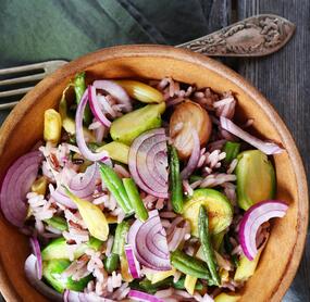 Rosenkohlsalat mit Reis & Bohnen