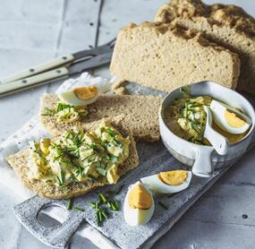 Eiersalat mit Kartoffelbrot aus dem Varoma®