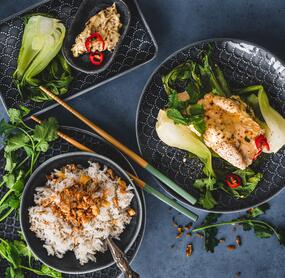 Miso-Lachs mit Pak Choi und Sesam-Reis