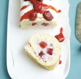 Rhabarber-Biskuitrolle