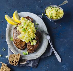 Rindermedaillons mit Kartoffeldip