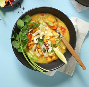 Gelbes Süßkartoffelcurry