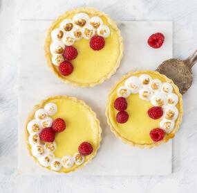 Zitronentartelettes mit Baisertropfen