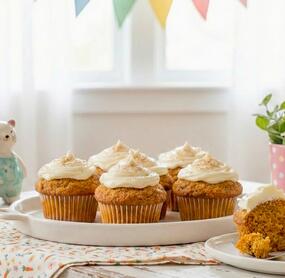 Karottenmuffins mit Frischkäsefrosting