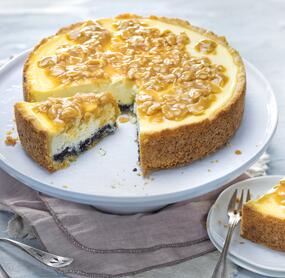 Mohn-Käsekuchen mit Mandel-Karamellbelag