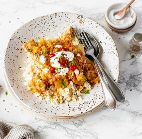 Joghurt-Hähnchen mit Blumenkohlreis