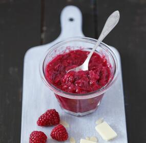 Himbeerkonfitüre mit weißer Schokolade