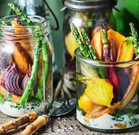 Ofengemüse-Salat mit Knoblauch-Senf-Dressing