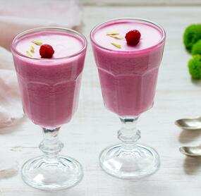 Sommerliches Beerenmousse mit Joghurt