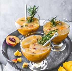 Fruchtige Bellini-Bowle mit Mango