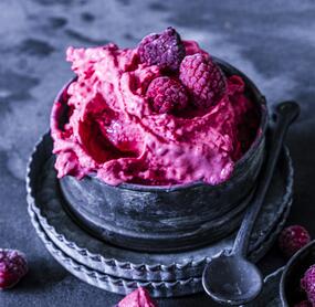 Himbeer-Blitzeis mit Mascarpone