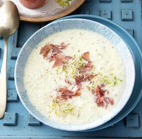 Kalte Melonen-Joghurtsuppe mit Minze