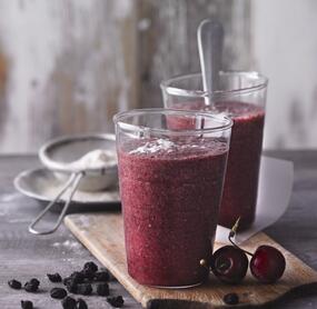 Kirsch-Smoothie mit Beeren