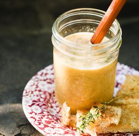 Maissuppe mit knusprigen Croûtons