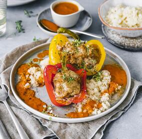 Paprika mit Tomate-Mozzarella-Hackfüllung