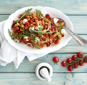 Pastasalat mit Tomate-Mozzarella