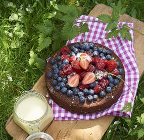 Schokokuchen mit Beeren