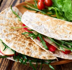 Tortilla-Sandwich Tomate-Mozzarella