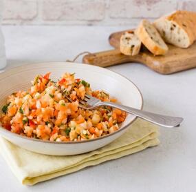 Fitnesssalat mit Sonnenblumenkernen in unter 5 Minuten