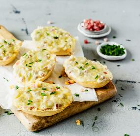 Knusprige Flammkuchenbrötchen mit Speck