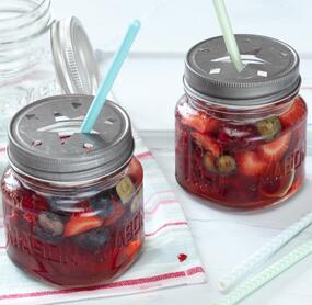 Bowle mit gemischten Beeren