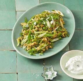 Lockerer Bulgursalat mit Zuckerschoten und Erbsen