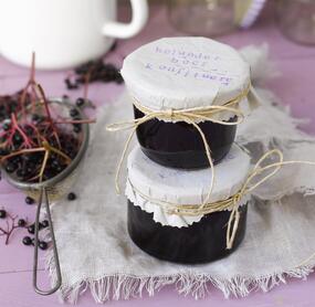 Holunderbeerkonfitüre mit Brombeeren