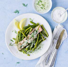 Lachs mit Dillsoße und grünen Bohnen