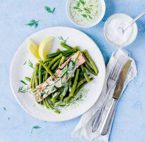 Lachs mit Dillsoße und grünen Bohnen