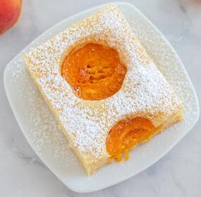 Aprikosen-Blechkuchen