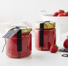 Sommerliche Erdbeer-Holunder-Konfitüre