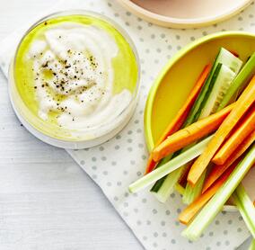 Weiße-Bohnen-Dip mit Crème fraîche